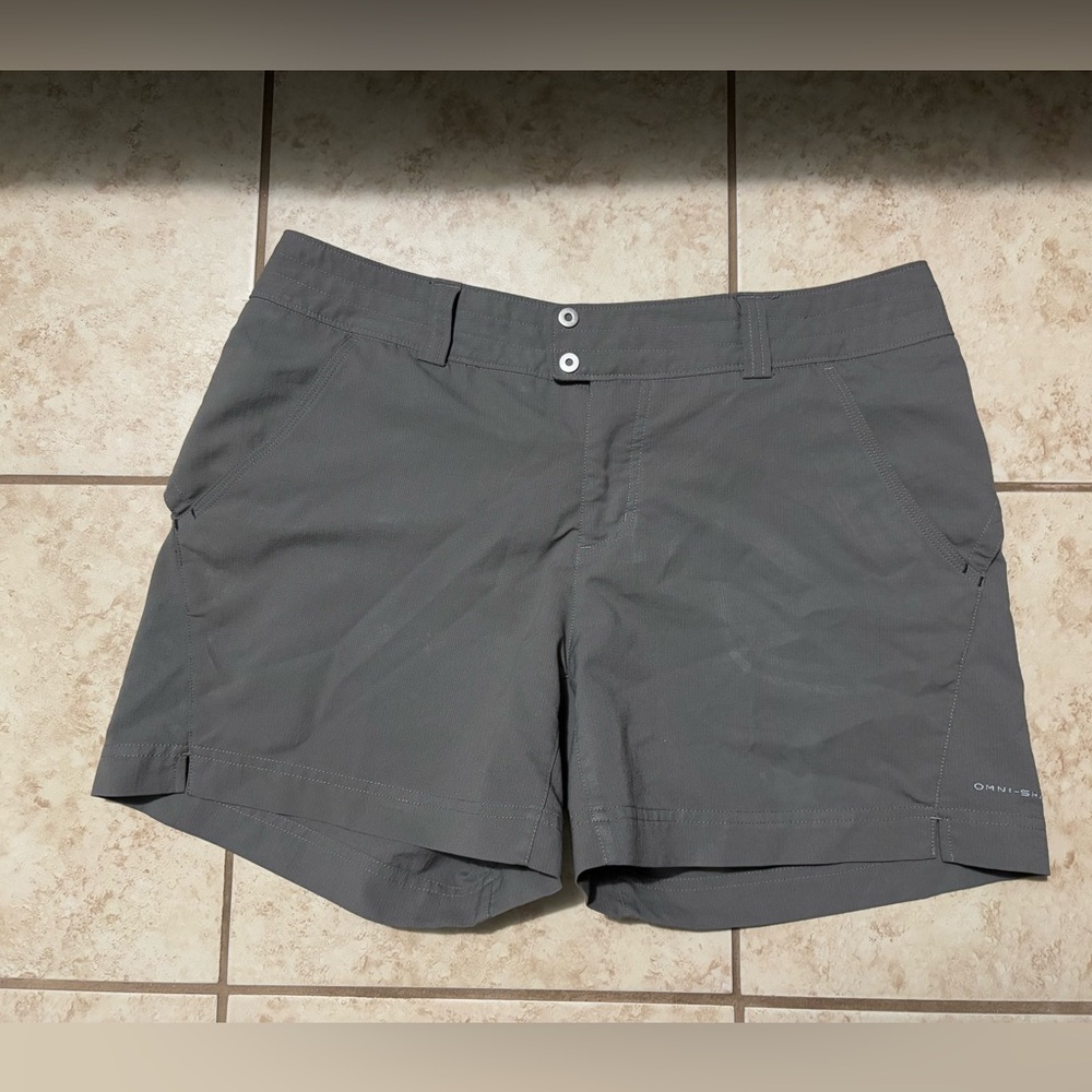 Columbia women’s grey shorts